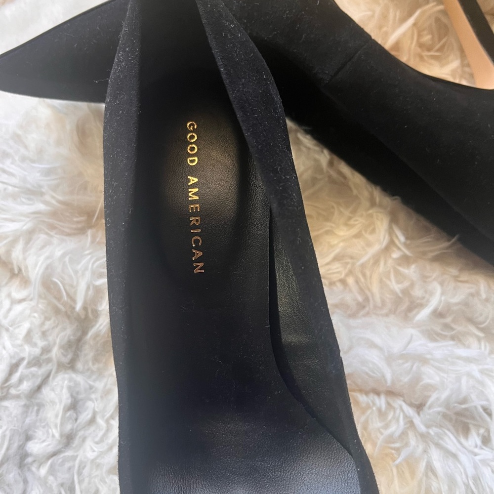 Good American Suede Classic Pumps - Picture 7 of 8